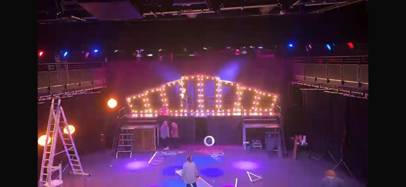 Chicago set build